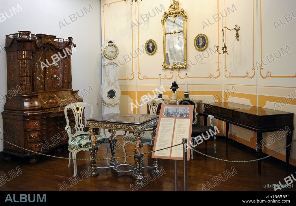 ARTE ROCOCO. EUROPA. Reconstrucción de la decoración y mobiliario de estilo rococó. Museo de la Historia y la Navegación. Riga. Letonia.