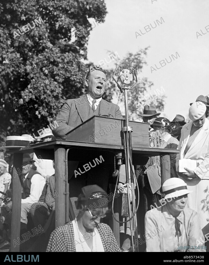 ARKIV 1933 . Arthur Engberg, socialdemokratisk politiker, ecklesiastikminister 1932-39. Införde den sjuåriga folkskolan. Håller här tal på Hälsinglands dag.. Foto: TT Historical / kod 1900.