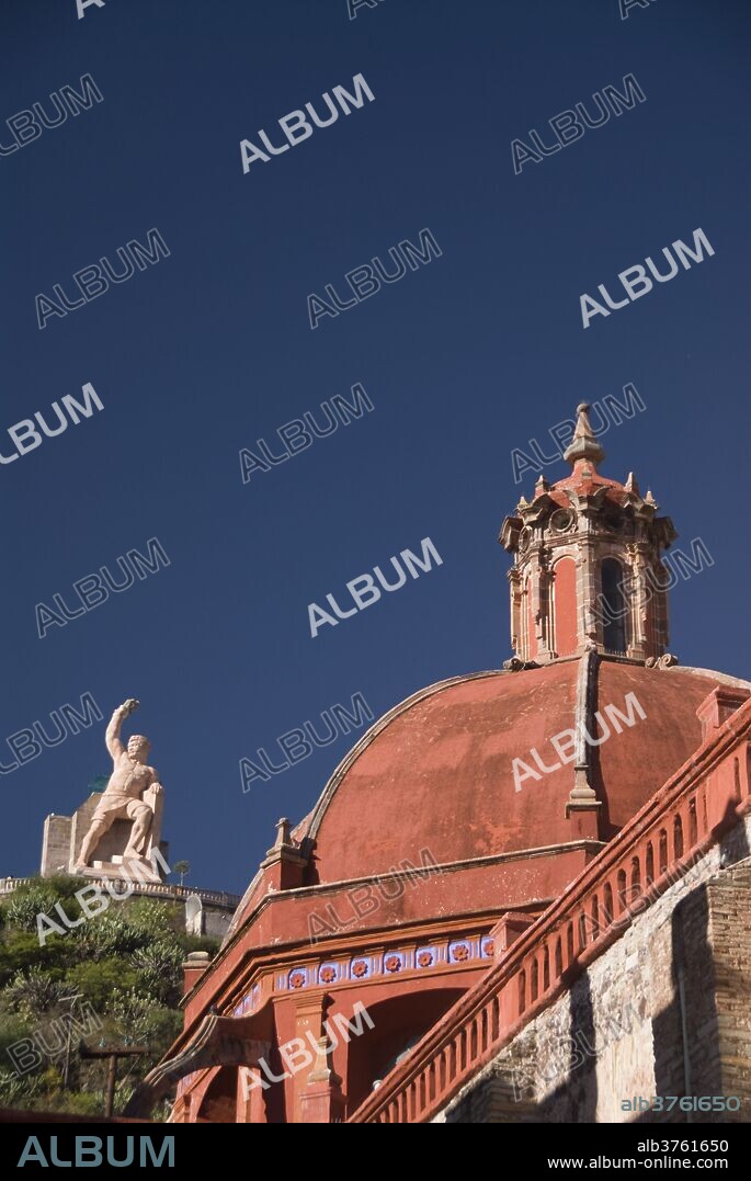 Dome of the Temple of San Diego in foreground, with monument to El Pipila beyond, Guanajuato city, UNESCO World Heritage Site, Guanajuato, Mexico, North America.