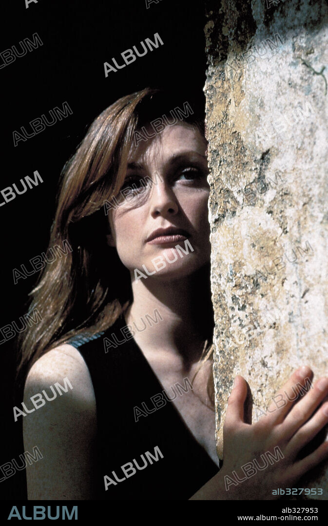 JULIANNE MOORE in ASSASSINS, 1995, directed by RICHARD DONNER. Copyright WARNER BROTHERS / BOVINGDON, JANE.