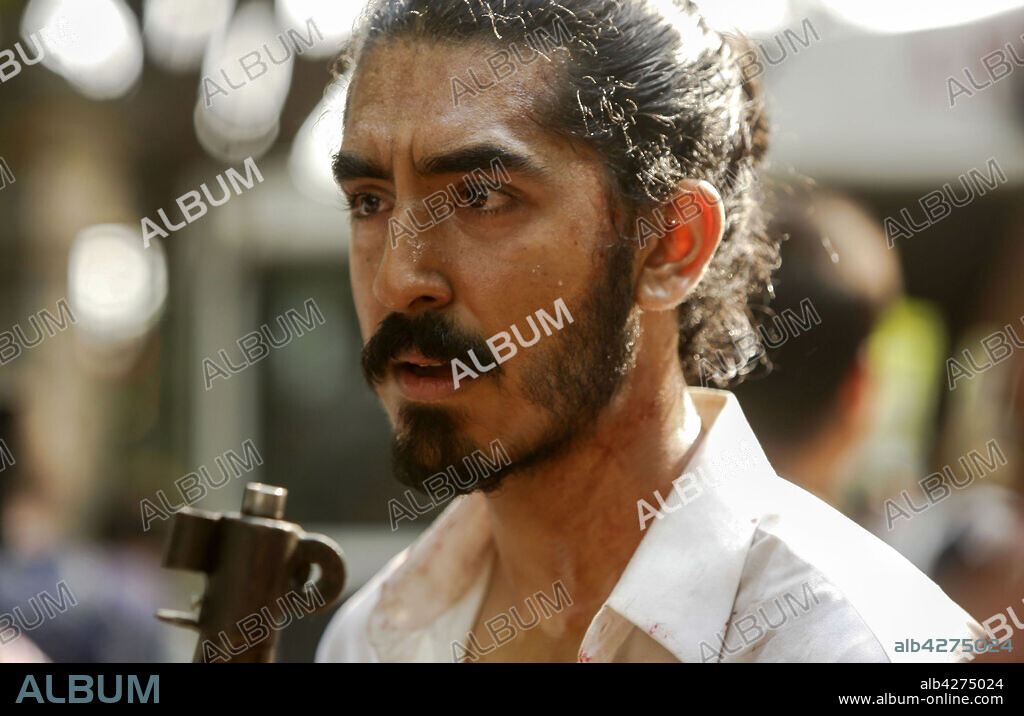 DEV PATEL en HOTEL BOMBAY, 2018 (HOTEL MUMBAI), dirigida por ANTONY MARAS. Copyright SCREEN AUSTRALIA.