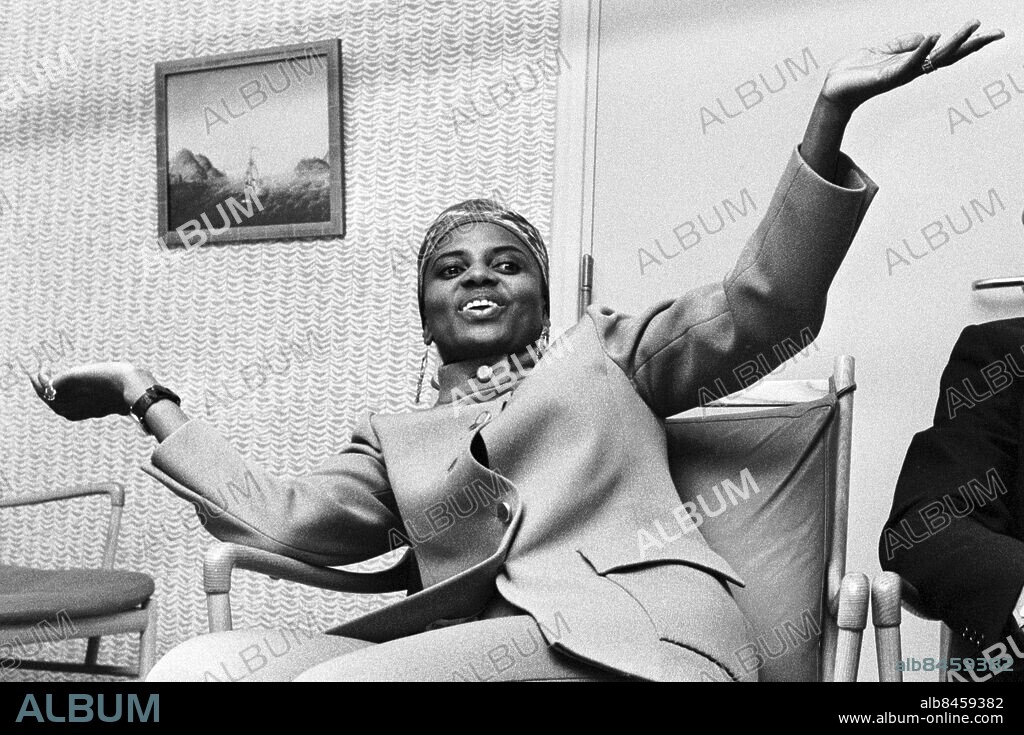 Miriam Makeba sångerska från Sydafrika. Presskonferens på Park Avenue omkr. 1969. *** Local Caption *** . KAMERAREPORTAGE.
