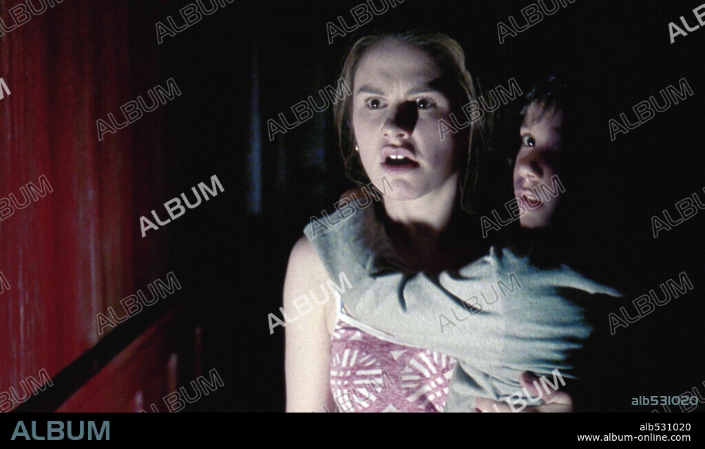 ANNA PAQUIN dans DARKNESS, 2002, réalisé par JAUME BALAGUERO. Copyright FANTASTIC FACTORY/DIMENSION FILMS.