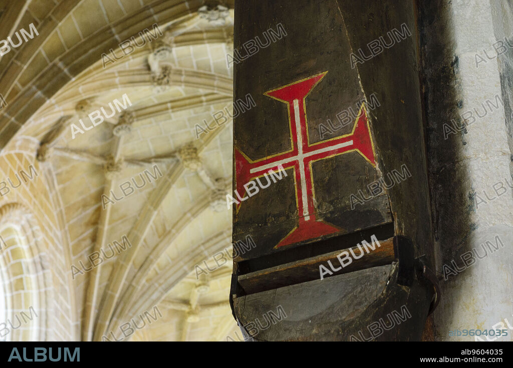 cruz templaria,la Charola, siglo XII, antiguo oratorio romanico de los templarios, inspirada en la iglesia del santo sepulcro,iglesia del convento de Cristo,año 1162, Tomar, distrito de Santarem, Medio Tejo, region centro, Portugal, europa.