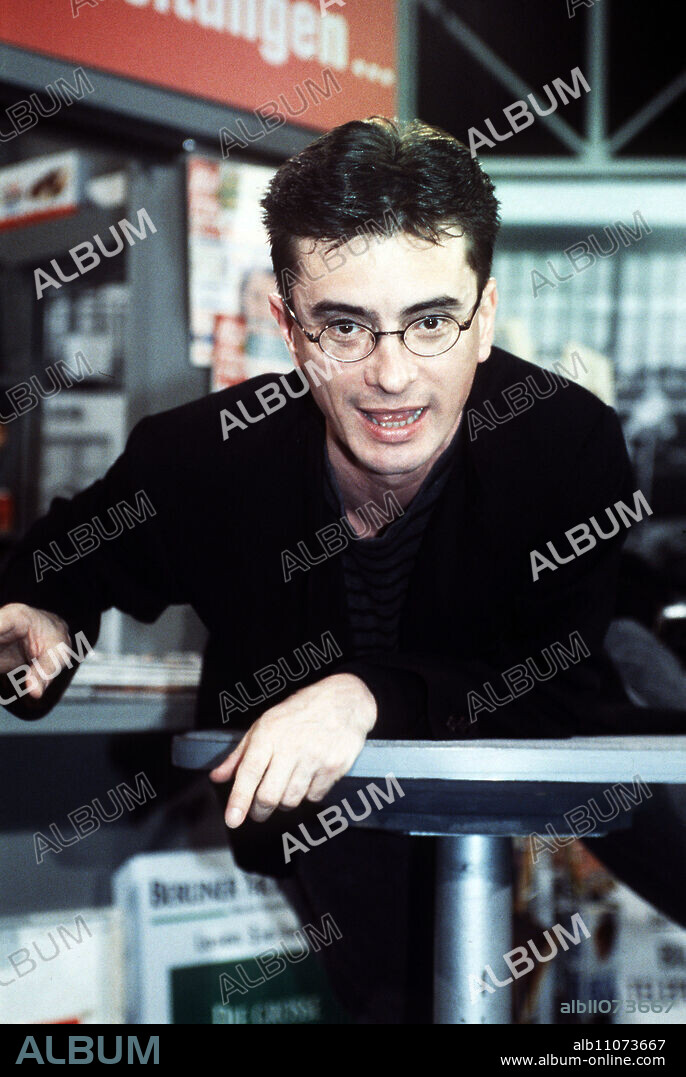 Portrait of the cabaret artist MATHIAS RICHLIN for his own television show RICHLING - ZWERCH TRIFFT FELL, Germany 2000.