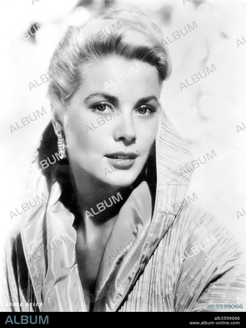 GRACE KELLY en ATRAPA A UN LADRÓN, 1955 (TO CATCH A THIEF), dirigida por ALFRED HITCHCOCK. Copyright PARAMOUNT PICTURES.