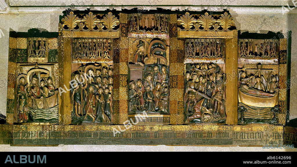 CAPILLA DE LAS RELIQUIAS - RETABLO DE ALABASTRO CON ESCENAS DE LA VIDA DEL APOSTOL SANTIAGO - DONADO POR JOHN GOODYEAR EN 1456.