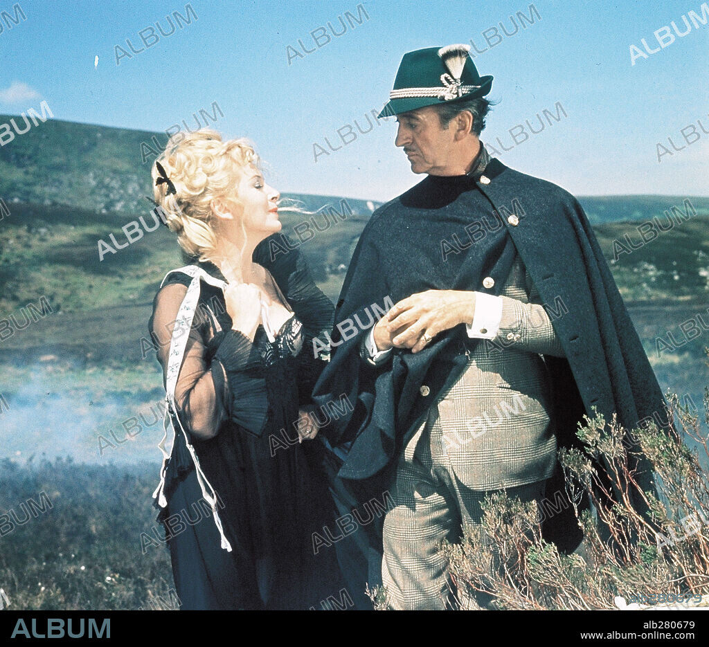 DAVID NIVEN und DEBORAH KERR in CASINO ROYALE, 1967, unter der Regie von JOHN HUSTON, KEN HUGHES, ROBERT PARRISH und VAL GUEST. Copyright COLUMBIA/FAMOUS ARTISTS.