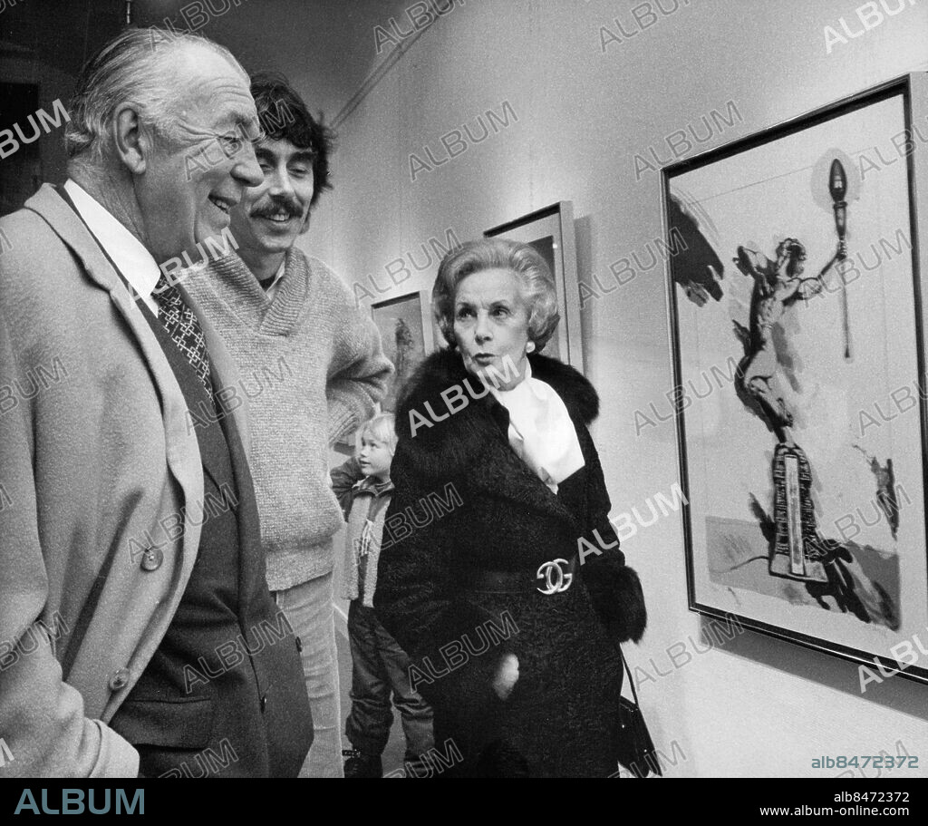 Stockholm 1979-02-08. Prins Bertil och prinsessan Lilian på en utställning på Grafikerhuset. Konstnären Lasse Åberg i mitten.. Foto: Gunnar Lantz / SvD / TT / kod 12014.