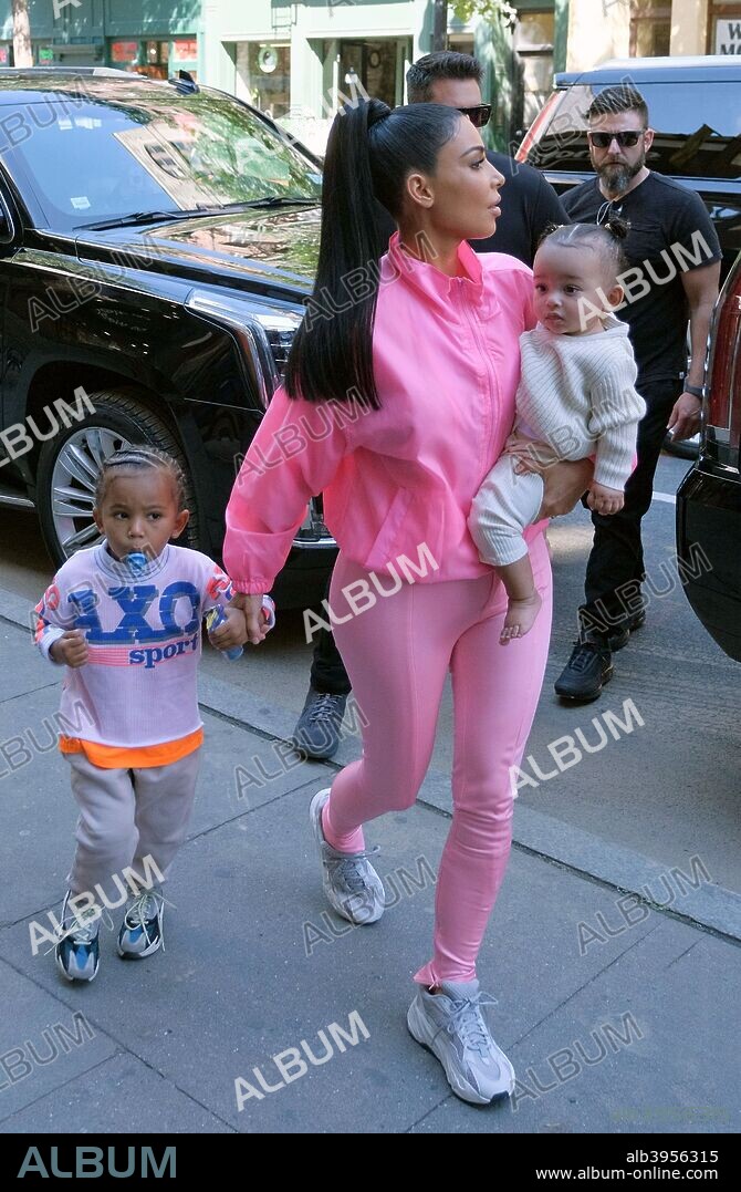 September 29, 2018 - New York, New York, United States - Kim Kardashian goes out in Soho with her daughter Chicago West and her son Saint West (L) on September 29 2018 in New York City. 29/09/2018