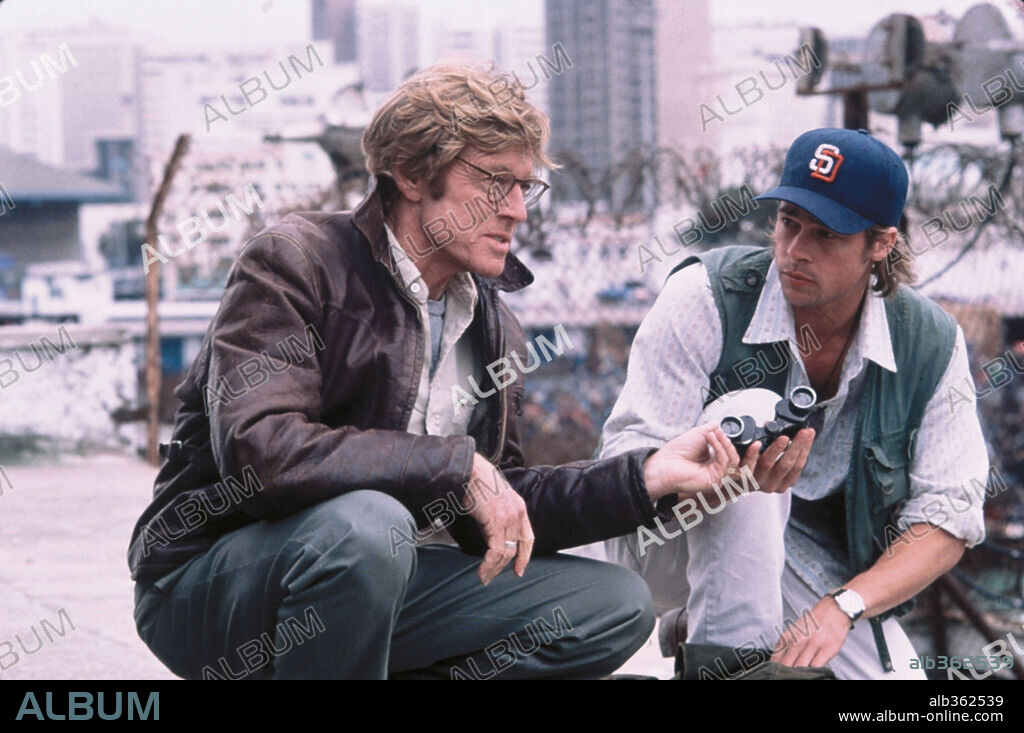BRAD PITT y ROBERT REDFORD en SPY GAME [JUEGO DE ESPIAS], 2001 (SPY GAME), dirigida por TONY SCOTT. Copyright UNIVERSAL STUDIOS / HAMSHERE, KEITH.
