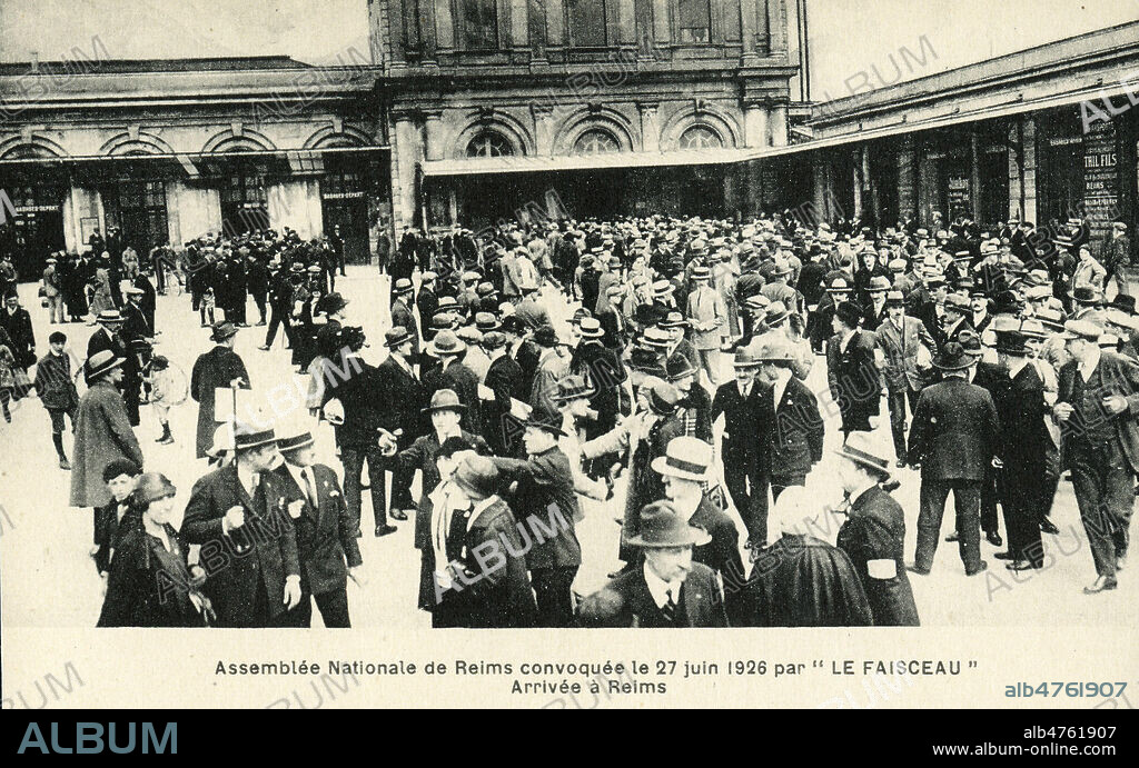 'Assemblee Nationale de Reims convoquee le 27 juin 1926 par 'Le Faisceau'. Arrivee de Reims' : parti fasciste francais. Photographie anonyme pour une carte postale. Credit : Collection IM/KHARBINE-TAPABOR.