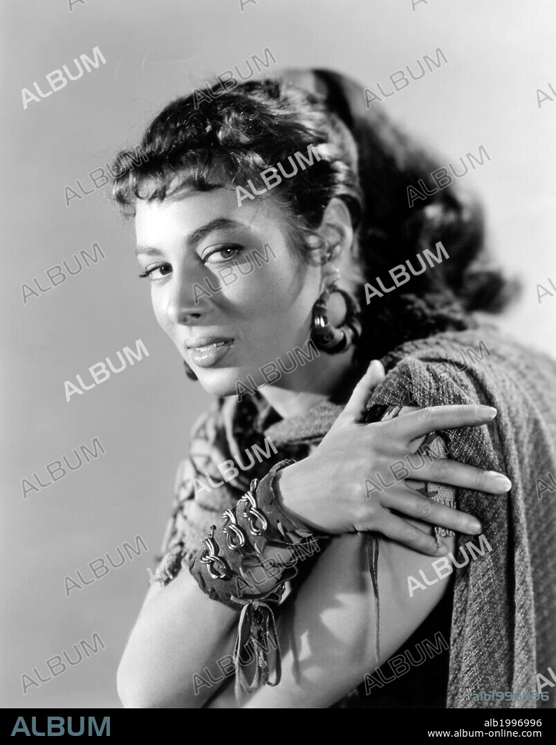 RITA GAM en ATILA, REY DE LOS HUNOS, 1954 (THE SIGN OF THE PAGAN), dirigida por DOUGLAS SIRK. Copyright UNIVERSAL PICTURES.