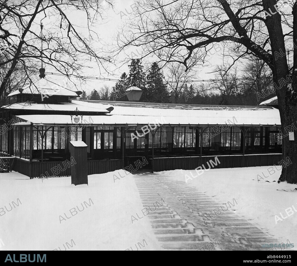 ARKIV STOCKHOLM 1932. Djurgårdsbrunns värdshus i Stockholm. Bilden togs i samband med de Sydowska morden då Fredrik von Sydow mördade sin far Hjalmar von Sydow och två tjänstekvinnor i det sydowska hemmet. Fredrik och hans hustru Ingun besökte värdshuset i samband med morden.. Foto: Pressens Bild / Scanpix / Kod: 194.