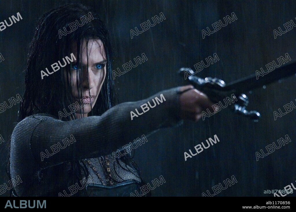 RHONA MITRA in UNDERWORLD: RISE OF THE LYCANS, 2009, directed by PATRICK TATOPOULOS. Copyright SKETCH FILMS/INTELLIGENT CREATURES/LAKESHORE ENTERTAINMENT.