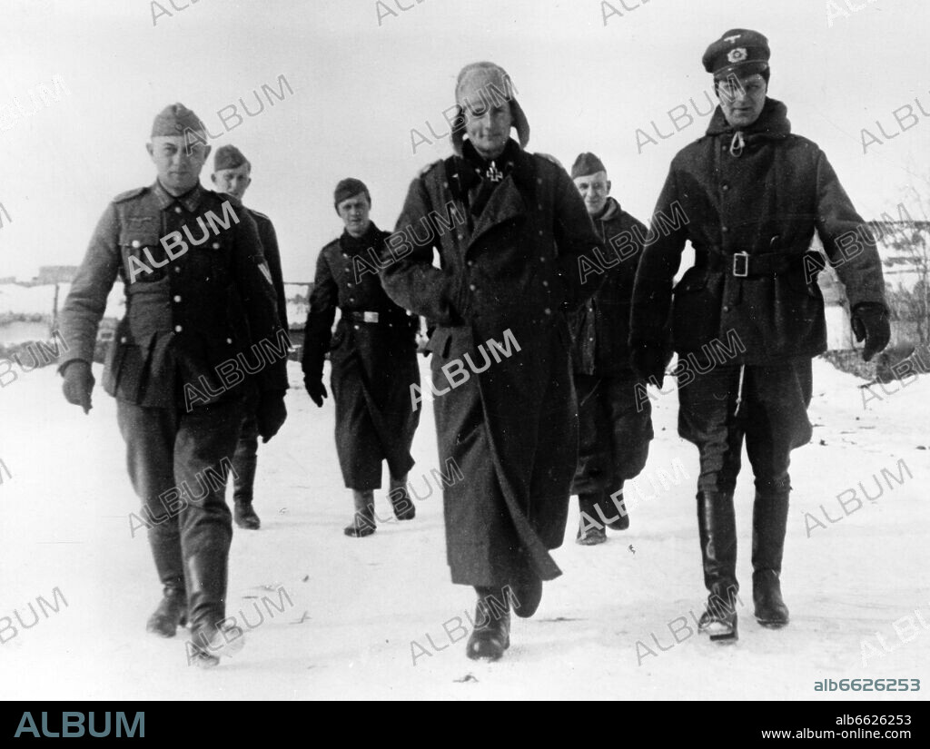 Gerhard Stöck, Hermann von Oppeln-Bronikowski und Walter Steffens. The Nazi Propaganda! on the back of the image reads: "Three Olympic champions- three fighters at the Don. During the defense battle on the Don river, the three Olympic champions have met on the command post: The horse rider, the javelin thrower, and the parallel bar gymnast (Knight's Cross bearer Colonel Freiherr von Oppeln, Lieutenant Stöck, and Corporal Steffens). In the happy hour of the reunification, old memories of glamorous sport victories resurface, and everything is forgotten for a short time; that's when they are only sports comrades (r-l Stock, v. Oppeln, Steffens)." Image from the Eastern Front/Russia, 3 April 1943. The attack on the Soviet Union by the German Reich was agreed on in July 1940 and prepared as the "Operation Barbarossa" since December 1940. On 22 June 1941, the invasion by the German Wehrmacht began. Photo: Fotoarchiv für Zeitgeschichte/Archiv. 03/04/1943