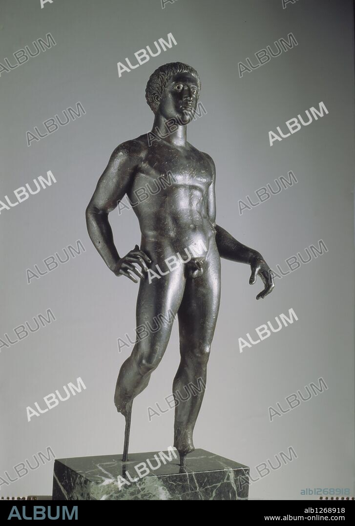 Arte romano. Figura masculina de bronce Alto Imperio, Hispania romana. El bronce es muy usado por su calidad y dureza.