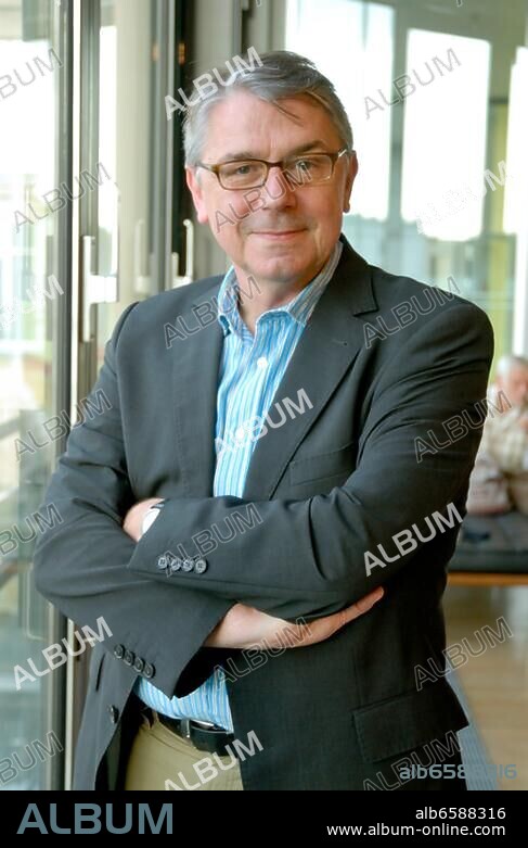 Khuon, Ulrich; dt. Dramaturg und Intendant, seit 2009 Intendant des Deutschen Theaters Berlin; geb. 21.1.1951 in Stuttgart. Porträtaufnahme, Berlin 21.8.2011.