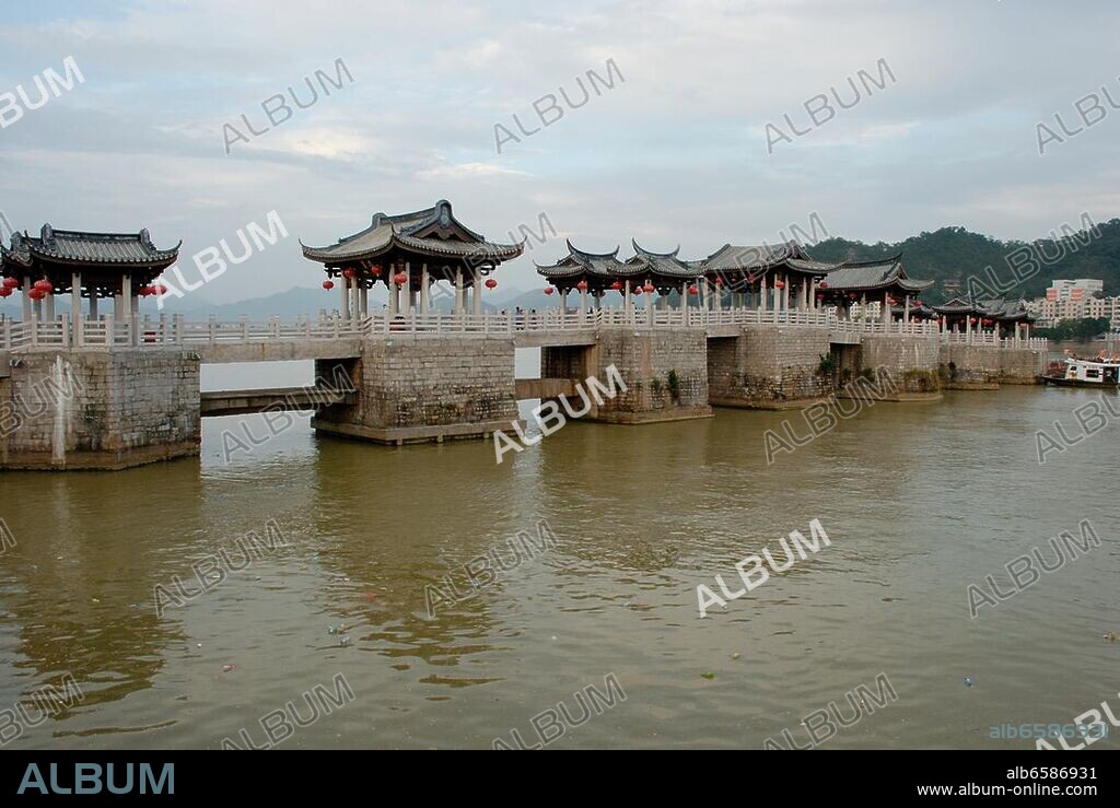 Guangzi Bridge (also known as Siangze Bridge), Chaozhou City, Guangdong Province, built during the Southern Song Dynasty (1170 A.D.-1206 A.D.).