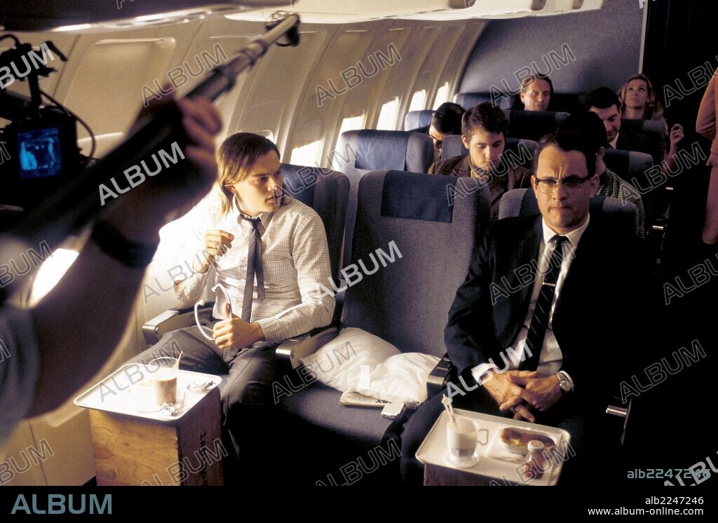 Leonardo DiCaprio and TOM HANKS in CATCH ME IF YOU CAN, 2002, directed by STEVEN SPIELBERG. Copyright DREAMWORKS.