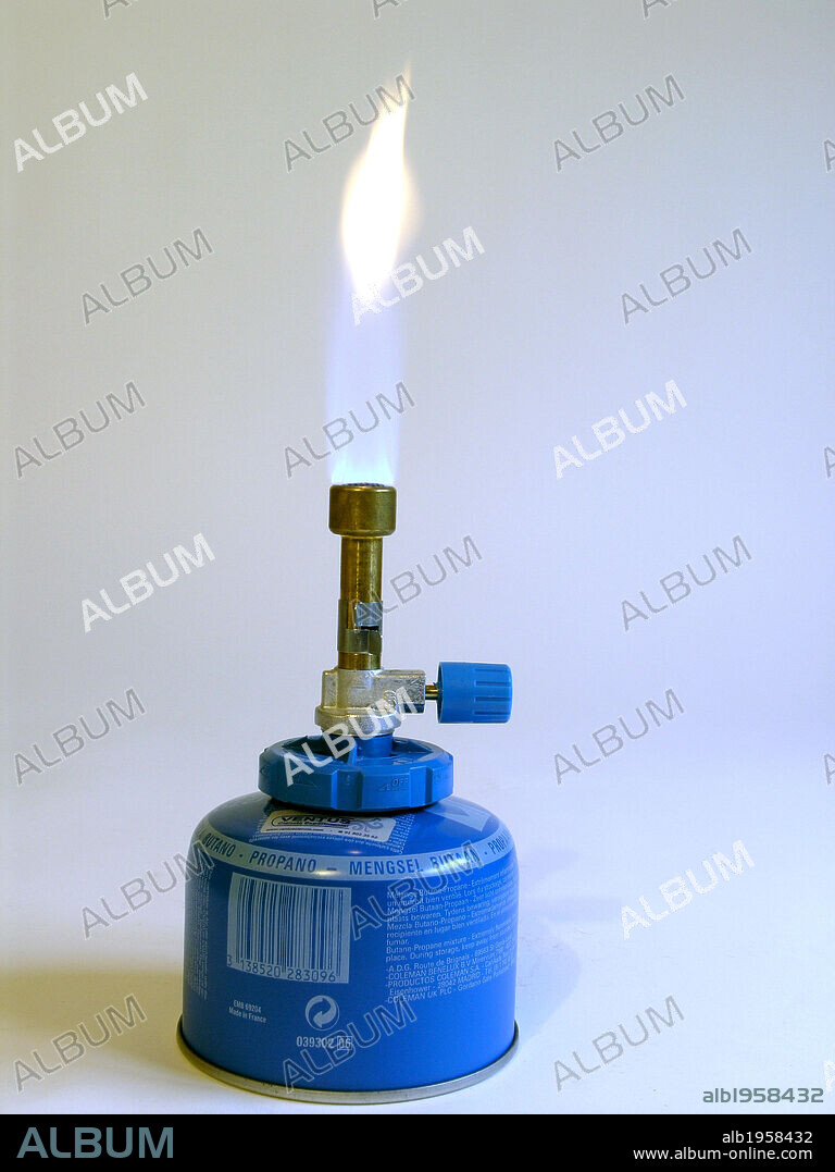 MECHERO BUNSEN ENCENDIDO.