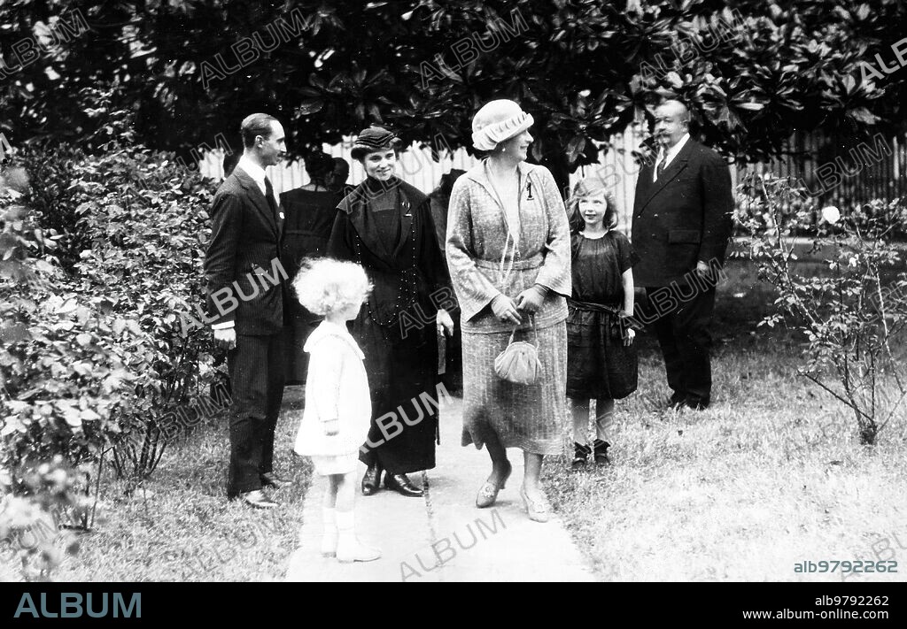 August 29, 1922. Lekeitio (Bilbao). In the Torregosa palace. HM Queen Victoria (1) during her visit to former Empress Zita of Austria-Hungary (2).