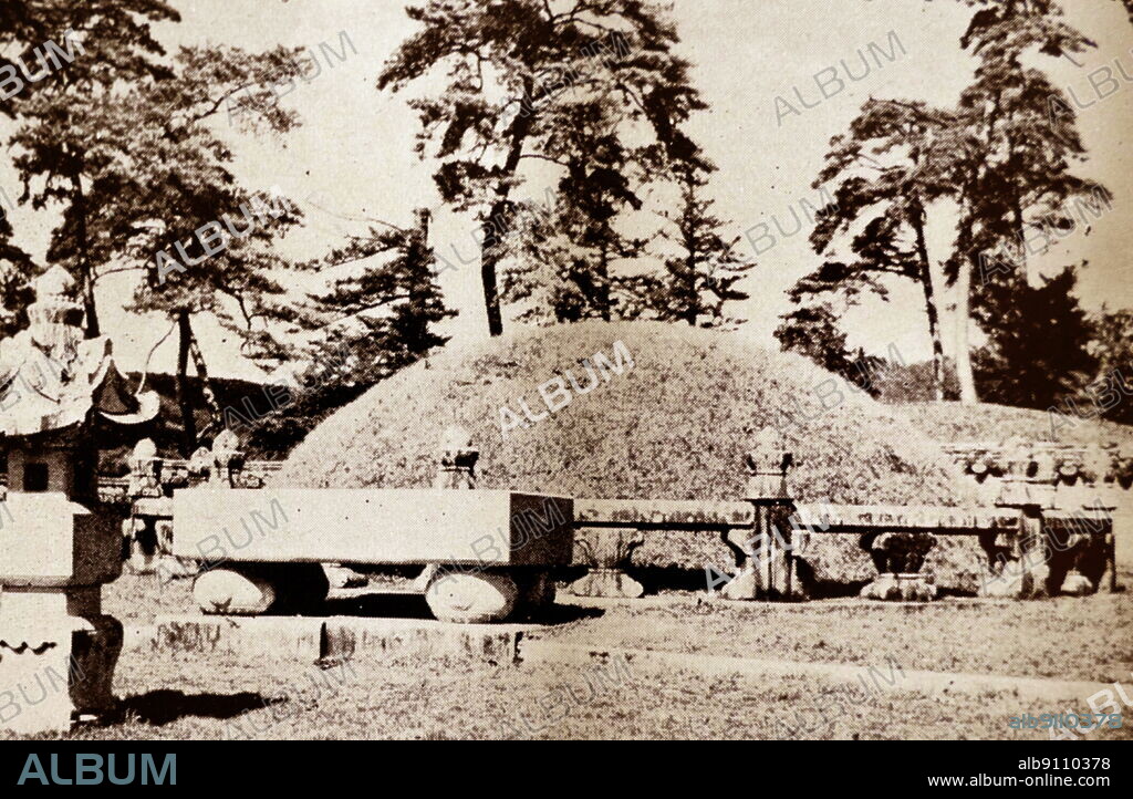 Crown Prince Hyomyeong (1809 - 1830), died at the age of 21. He was posthumously honoured as King Munjo. His son was the Heonjong of Joseon (1827 - 1849), the 24th king of the Joseon Dynasty of Korea (1392 - 1910).