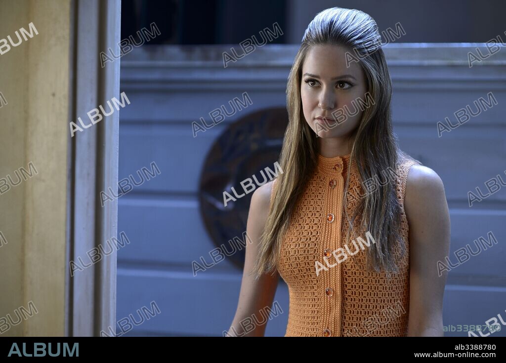 KATHERINE WATERSTON en PURO VICIO, 2014 (INHERENT VICE), dirigida por PAUL THOMAS ANDERSON. Copyright WARNER BROS.