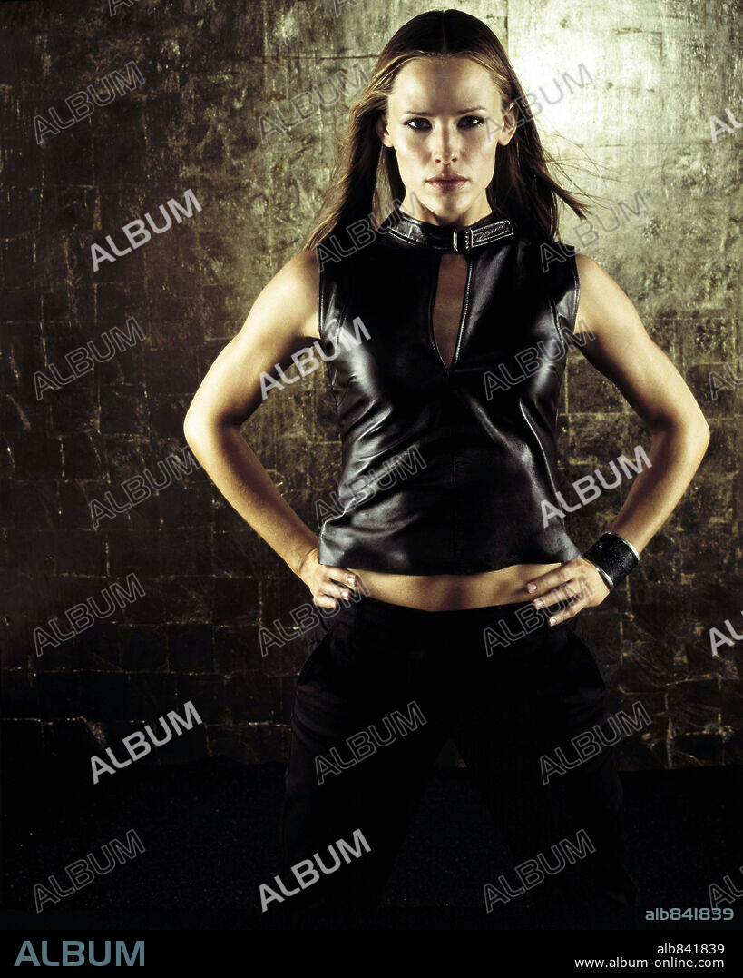 JENNIFER GARNER in ALIAS, 2001. Copyright TOUCHSTONE TELEVISION.