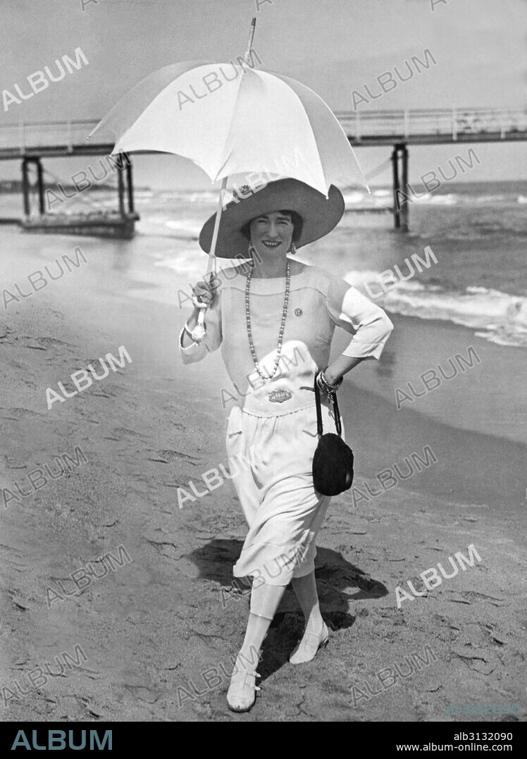 Palm Beach, Florida:  February, 1922 Mrs. Claude Graham White, wife of the famous British aviator, and notable in her own right as the vaudeville star, 'Ethel Levey'. She was fomerly the Mrs. George M Cohan, the man who 'once owned Broadway', and the father of American musical comedy.