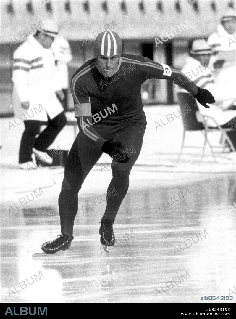 SEKLET-70-SPORT - Holländaren Ard Schenk blir störste hjälte vid vinter-OS i Sapporo, Japan i januari 1972. Han tar tre skridskoguld. Här ses han ta guld på 10 000 m. Foto: TT Code: 193/9909 COPYRIGHT SCANPIX SWEDEN.