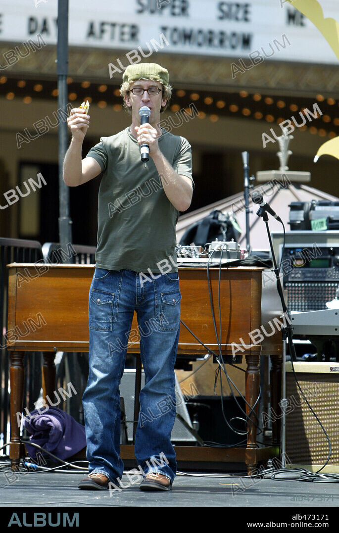 May 29, 2004; Los Angeles, CA, USA; ANDY DICK presenting Alanis Morissette to gave a preview of her summer concert tour with at free concert at 'The Grove'. She and co-headliners Bare Naked Ladies will begin the tour in July.Mandatory Credit: Photo by Phil Han/ZUMA Press.(©) Copyright 2004 by Phil Han. 29/05/2004