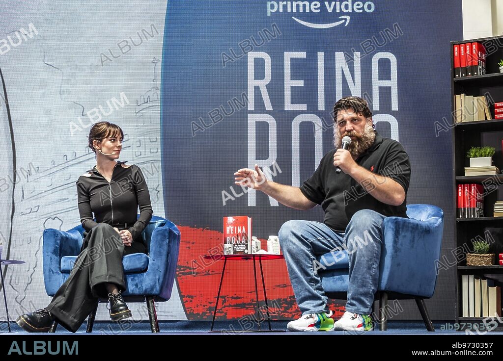 Madrid, 08/06/2022. Vicky Luengo y Hovik Keuchkerian, protagonistas de la serie 'Reina Roja', durante la rueda de prensa en el Palacio de Cibeles. Foto: Tana Sieira. ARCHDC.