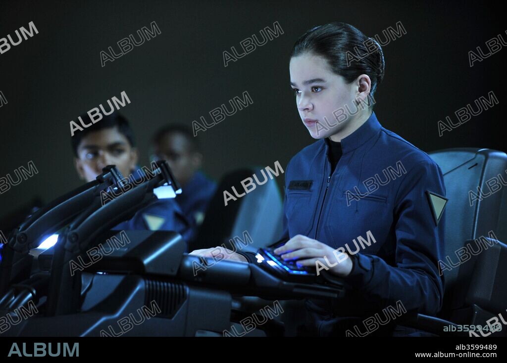 HAILEE STEINFELD in ENDER'S GAME, 2013, directed by GAVIN HOOD. Copyright ODD LOT ENTERTAINMENT.