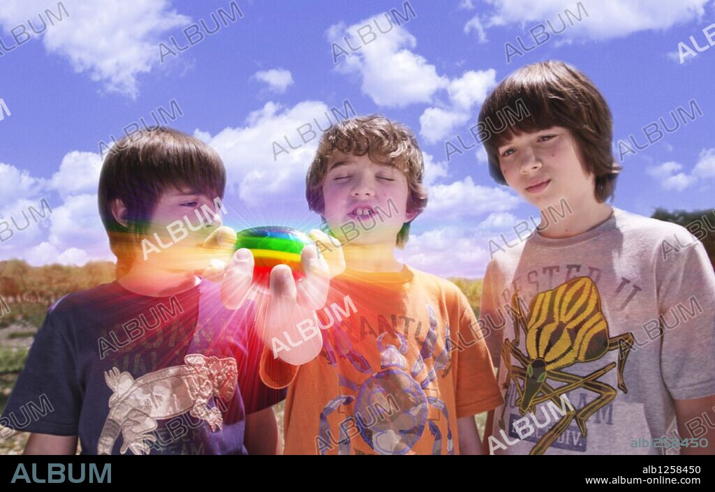 LEO HOWARD, REBEL RODRIGUEZ and TREVOR GAGNON in SHORTS, 2009, directed by ROBERT RODRIGUEZ. Copyright WARNER BROS PICTURES.