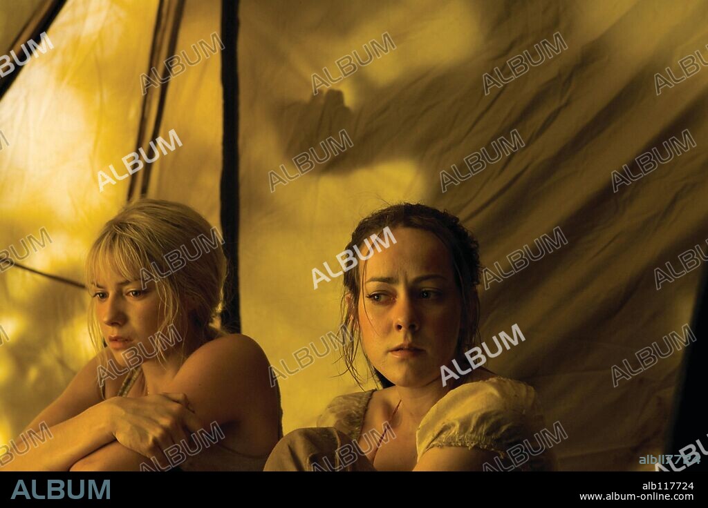 JENA MALONE and LAURA RAMSEY in THE RUINS, 2008, directed by CARTER SMITH. Copyright BENDERSPINK/DREAMWORKS SKG/RED HOUR FILMS/SPYGLASS ENTERTAIN.