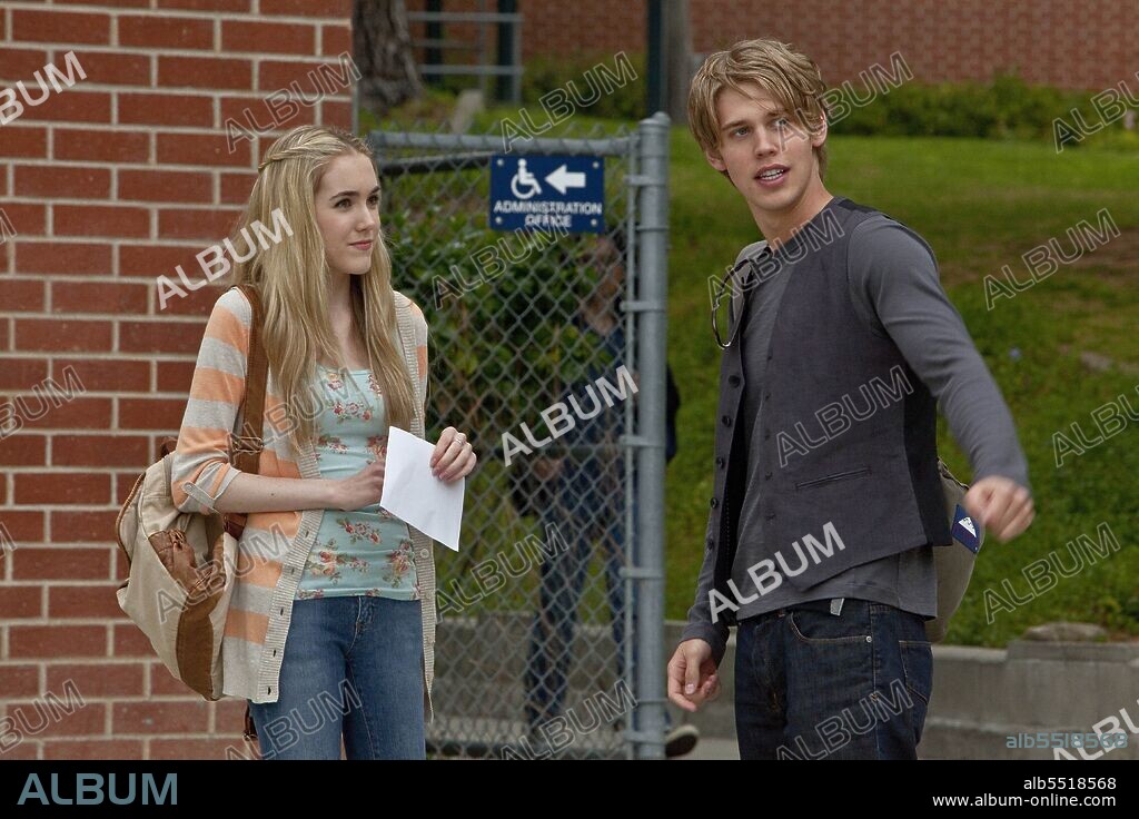 AUSTIN BUTLER and SPENCER LOCKE in THE BLING RING, 2011, directed by MICHAEL LEMBECK. Copyright Dick Clark Productions SilverScreen Pictures.
