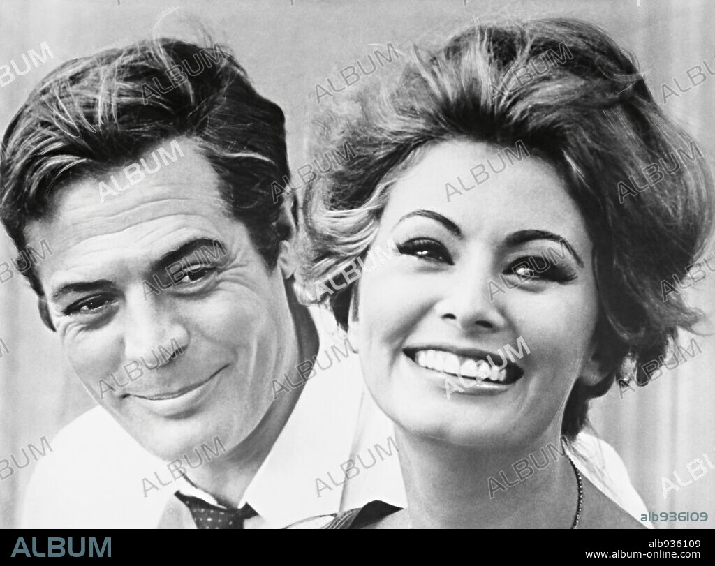 LOREN SOPHIA / LOREN SOFIA 1934/ and MARCELLO MASTROIANNI. MARCELLO MASTROIANNI and SOPHIA LOREN in YESTERDAY, TODAY AND TOMORROW, 1963 (IERI, OGGI E DOMANI), directed by VITTORIO DE SICA. Copyright COMPAGNIA CINEMATOGRAFICA CHAMPION.