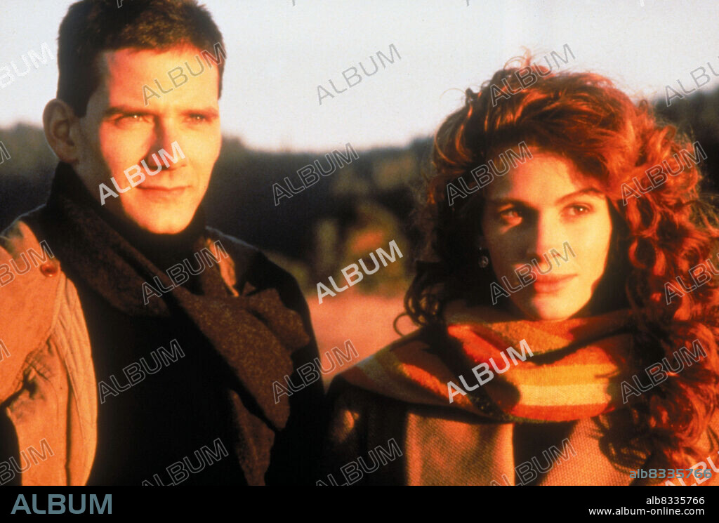 CAMPBELL SCOTT y JULIA ROBERTS en ELEGIR UN AMOR, 1991 (DYING YOUNG), dirigida por JOEL SCHUMACHER. Copyright 20TH CENTURY FOX.