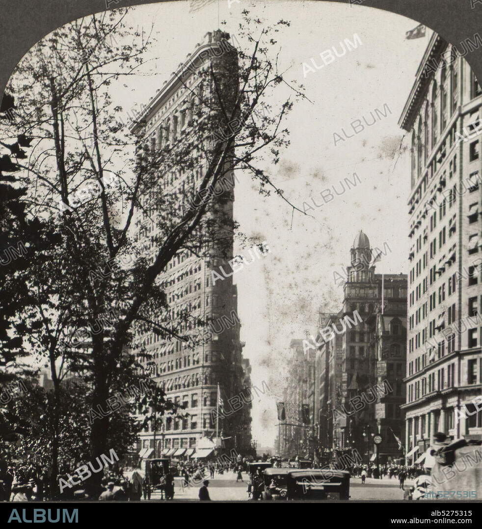 The Flat Iron Building, Fifth Avenue and Broadway, New York, N.Y., U.S.A., Keystone View Company, Flatiron Building (New York, N.Y.), 1870?-1925?, New York (State), New York (N.Y.), New York, Manhattan (New York, N.Y.), Broadway (New York, N.Y.).