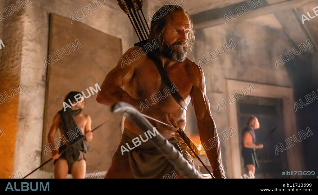 RALPH FIENNES en THE RETURN, 2024, dirigida por UBERTO PASOLINI. Copyright Heretic / Ithaca Films / Marvelous Productions.