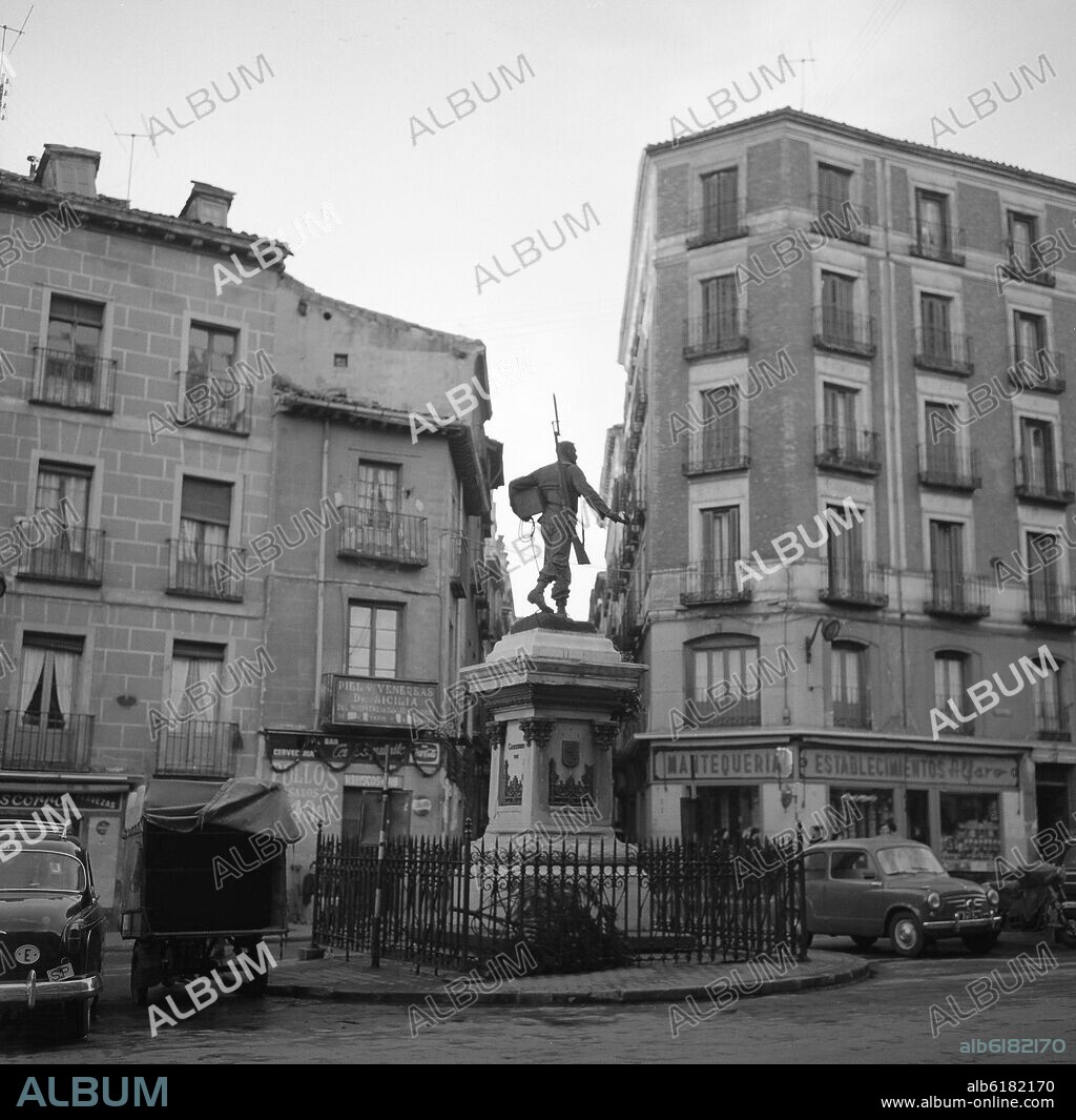 ANICETO MARINAS. MONUMENTO A ELOY GONZALO CASCORRO HEROE DE LA GUERRA DE CUBA - 1901 - FOTOGRAFIA EN BLANCO Y NEGRO - AÑOS 50.