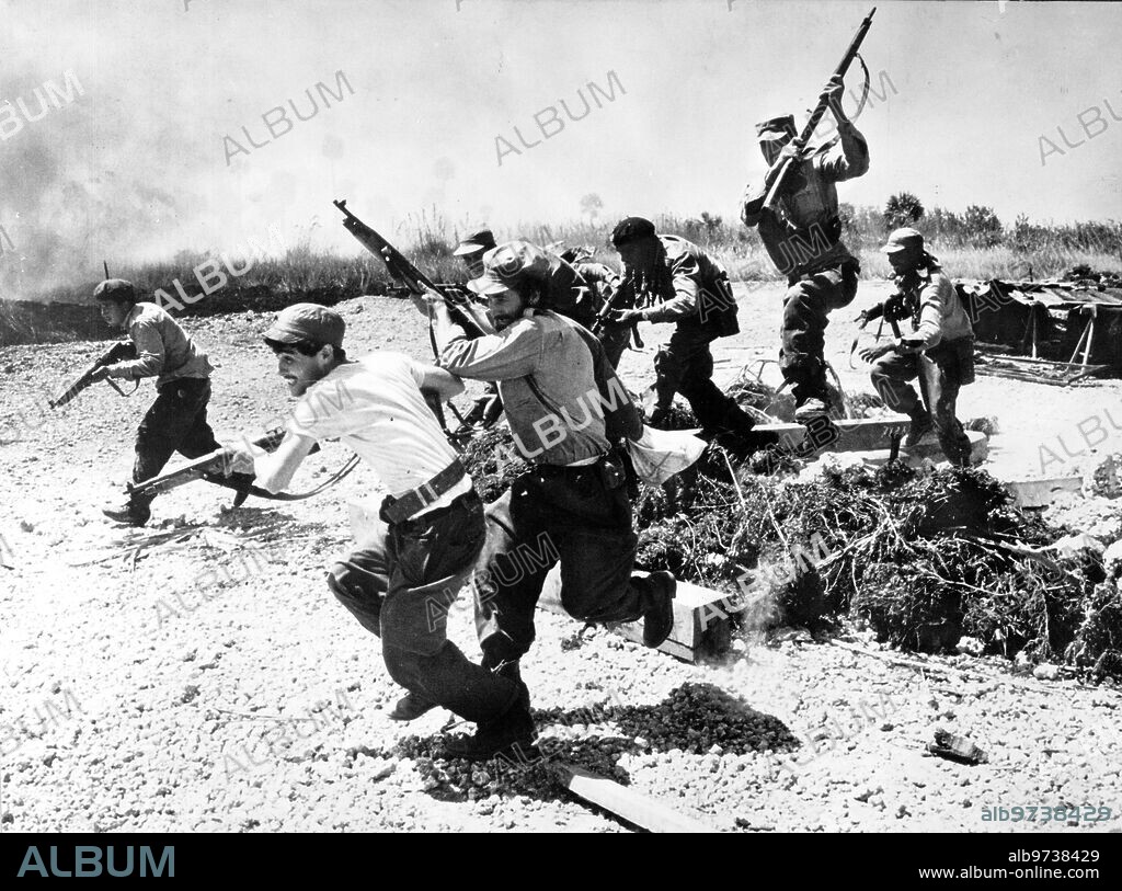 Bahía de Cochinos (Cuba), abril de 1961. Uno de los comandos contrarrevolucionarios que desembarcó en la playa Girón, a 300 kilómetros al sur de La Habana. Los milicianos de Castro opusieron viva resistencia a los invasores, que fueron diezmados por los reactores de caza rusos. Al fin, cercados en una zona pantanosa, tuvieron que rendirse.