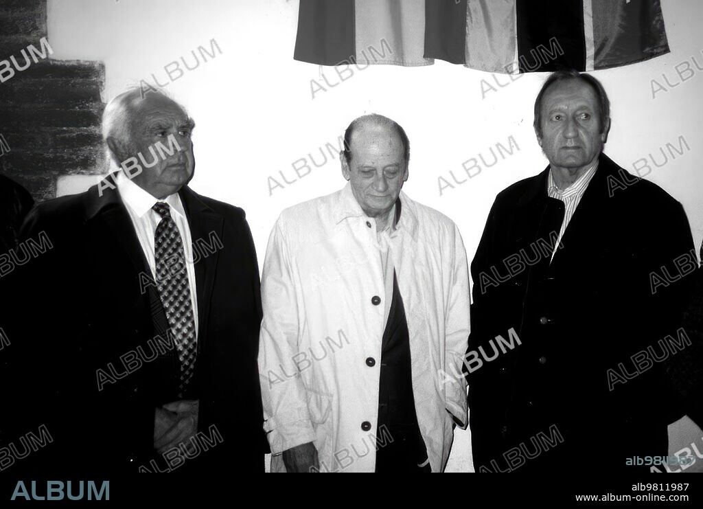 Antoñete, flanked by Julio Aparicio, on the right, and Pedro Martínez "Pedrés", on the left, godfather and witness of his alternative, respectively.