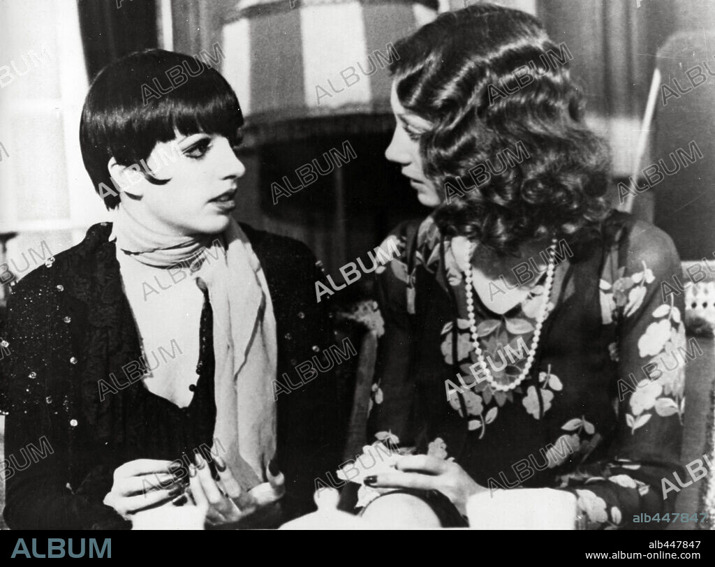 LIZA MINNELLI and MARISA BERENSON in CABARET, 1972, directed by BOB FOSSE. Copyright ABC/ALLIED ARTISTS.