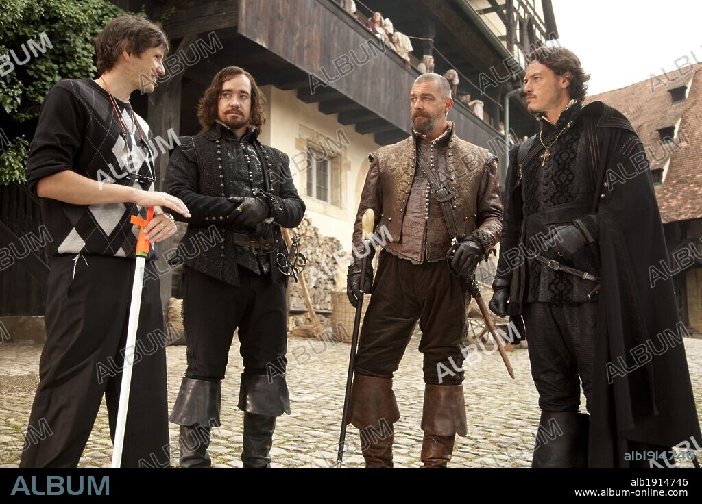 LUKE EVANS, MATTHEW MACFADYEN y PAUL W. S. ANDERSON en LOS TRES MOSQUETEROS, 2011 (THE THREE MUSKETEERS), dirigida por PAUL W. S. ANDERSON. Copyright CONSTANTIN FILM PRODUCKTION/IMPACT PICTURES / KONOW, ROLF.