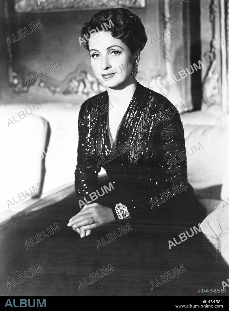 DANIELLE DARRIEUX.  1952