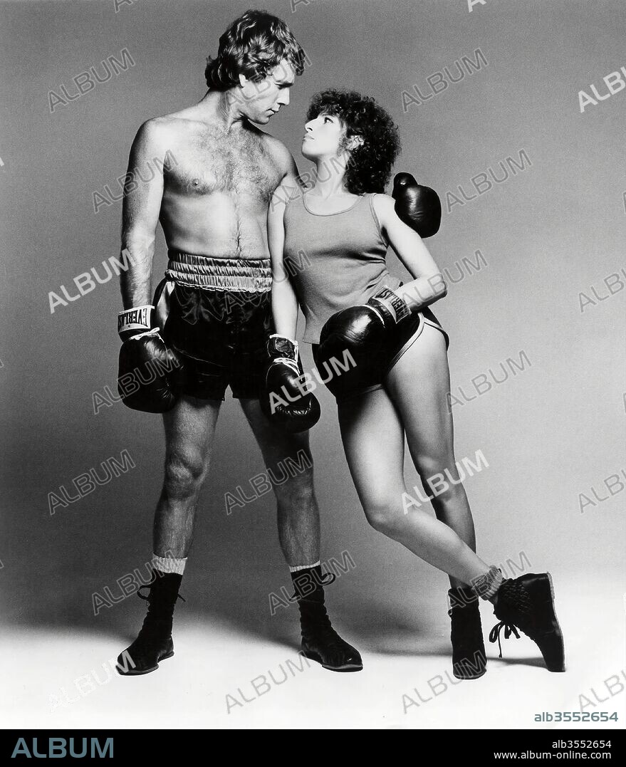 RYAN O'NEAL and BARBARA STREISAND. BARBRA STREISAND and RYAN O'NEAL in THE MAIN EVENT, 1979, directed by HOWARD ZIEFF. Copyright WARNER BROTHERS.
