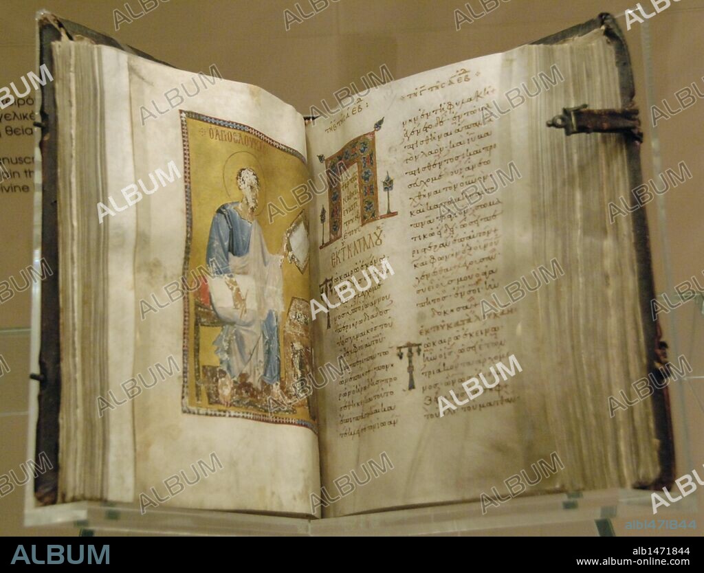 EPOCA BIZANTINA. GRECIA. LECCIONARIO manuscrito e iluminado que contiene pasajes del EVANGELIO, leído durante la Liturgia Divina. Libro abierto. Museo Bizantino. Atenas.