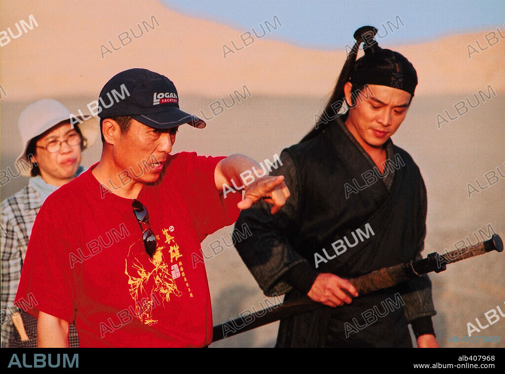 JET LI y YIMOU ZHANG en HERO, 2002 (YING XIONG), dirigida por YIMOU ZHANG. Copyright MIRAMAX FILMS.
